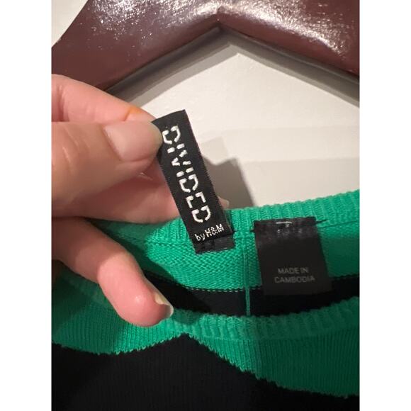 H&M Navy Blue & Green Scallop Trim Sweater, Size 6, KB373 - Picture 4 of 5